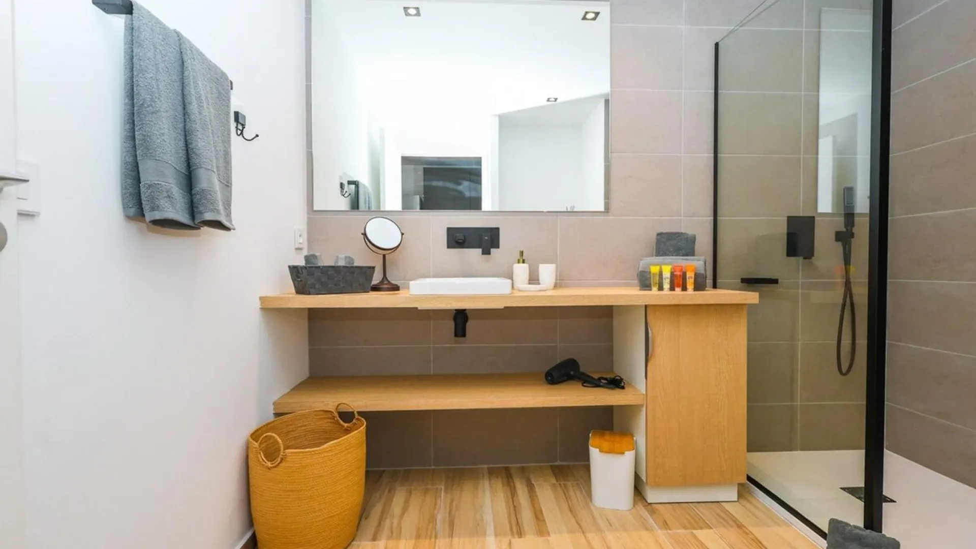 Luxury Studio 6 Alamanda Resort Orient Bay Apartment